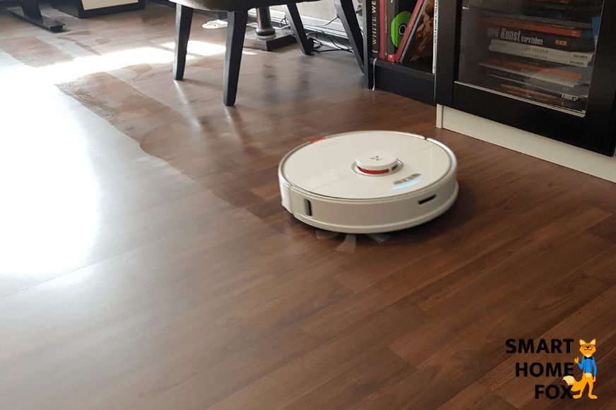 Roborock S7 mops the floor in the study